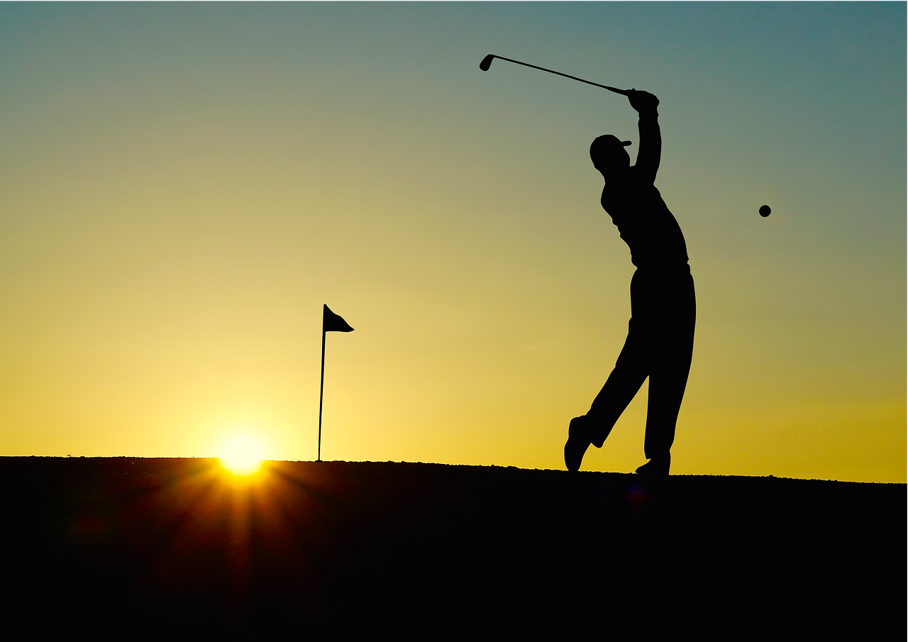 Como Hacer de golf Swing En Lie Subida