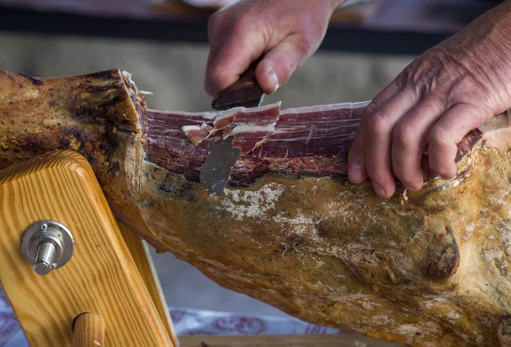 Como colocar el jamon en el jamonero