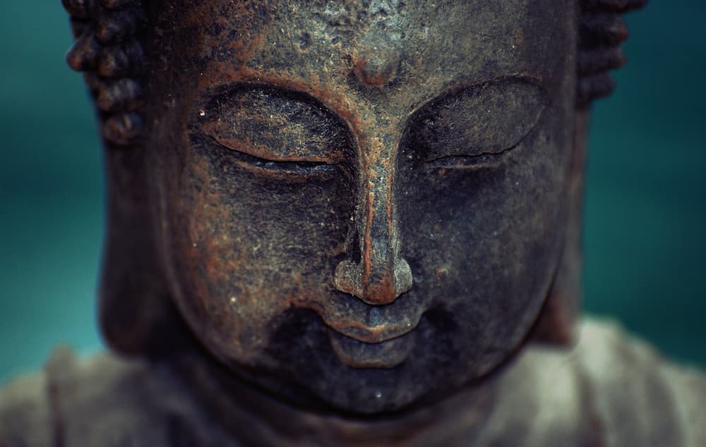 Como decorar alrededor de un buda