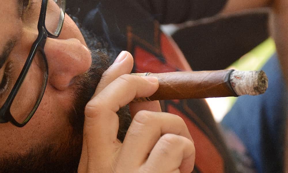 Como fumar un puro