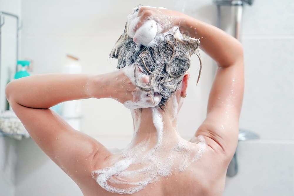 Como lavarse el pelo después de un aumento de pecho