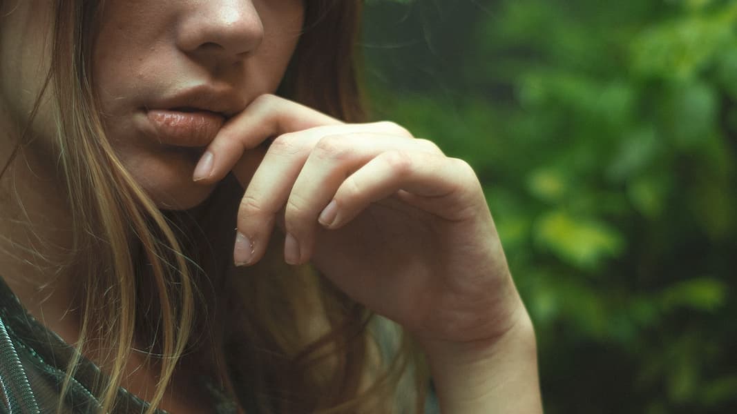 Como masajear los labios después del ácido hialurónico