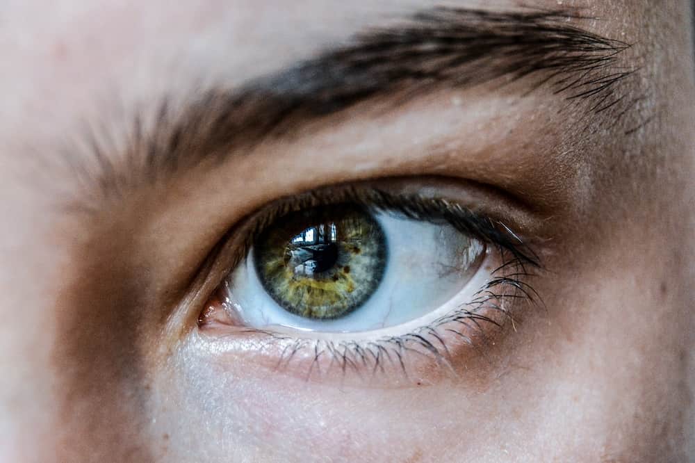 Como quitar una verruga en el borde del ojo