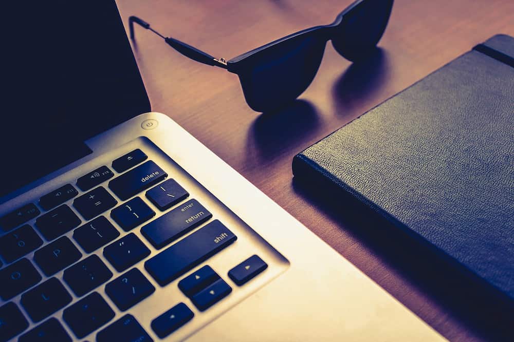 Cómo saber si la batería del MacBook pro está hinchada
