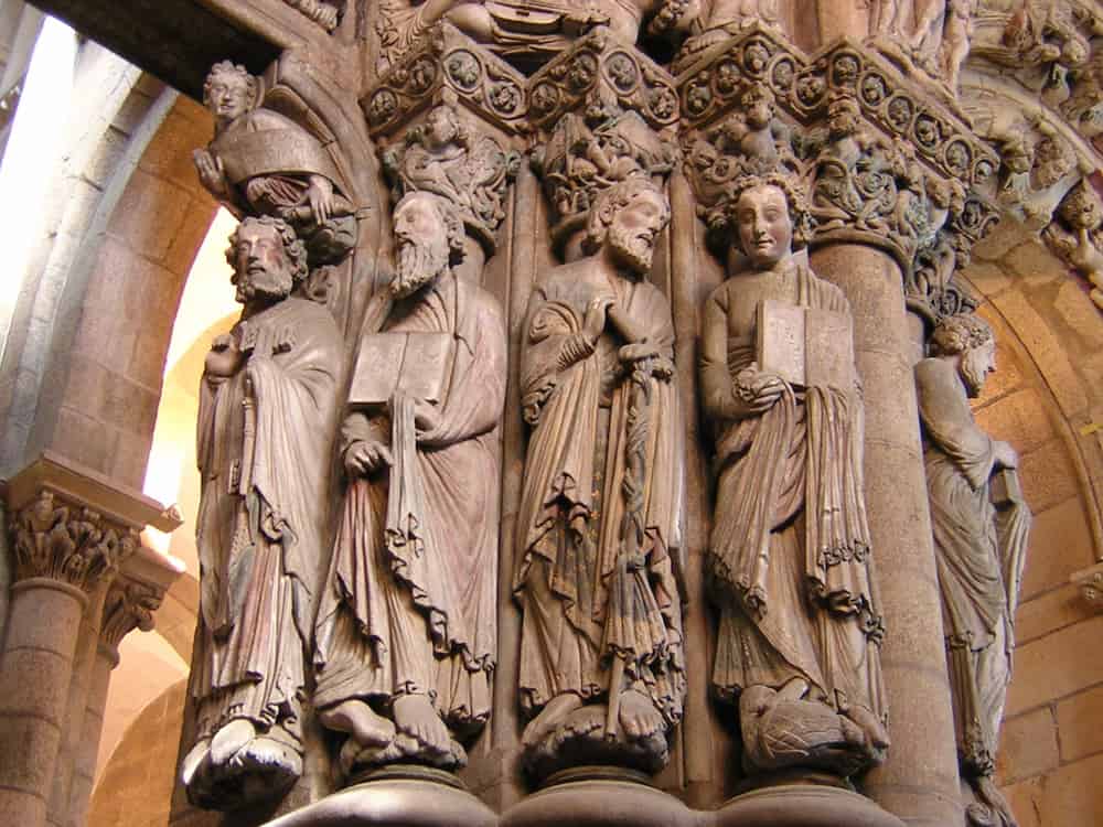 Como se llama el escultor del Pórtico de la Gloria