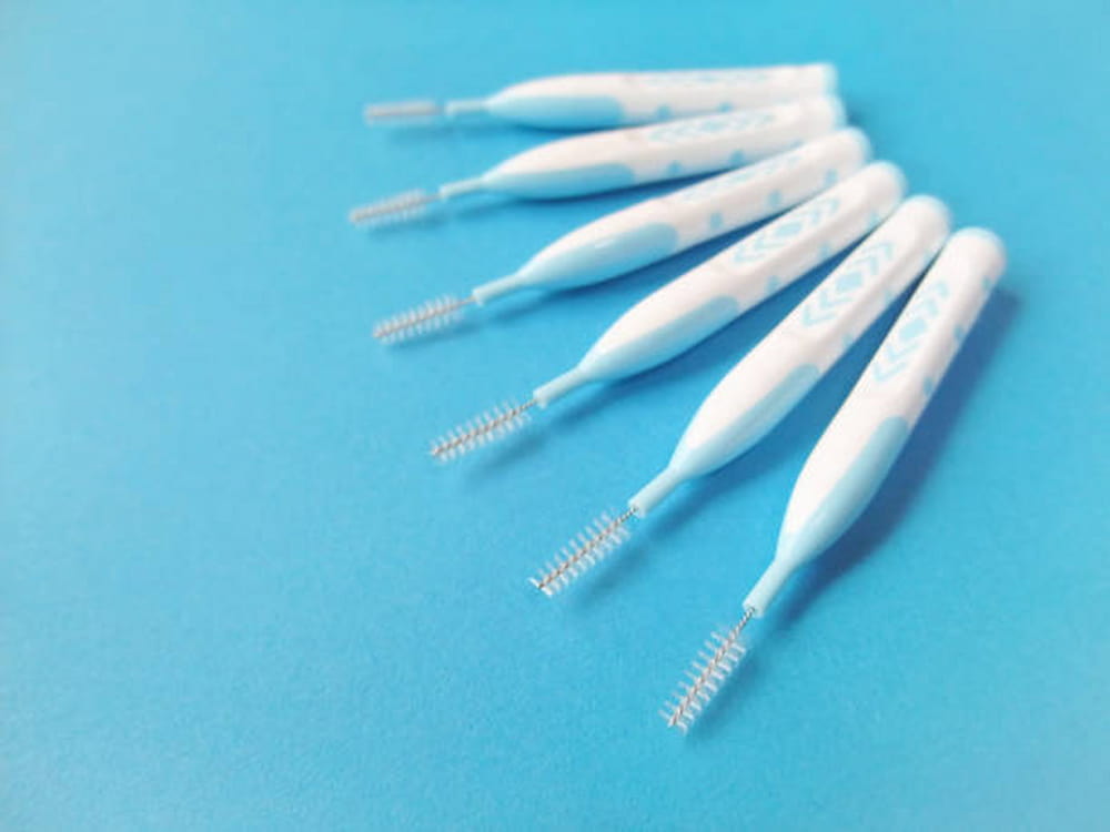 Como usar cepillo interdental