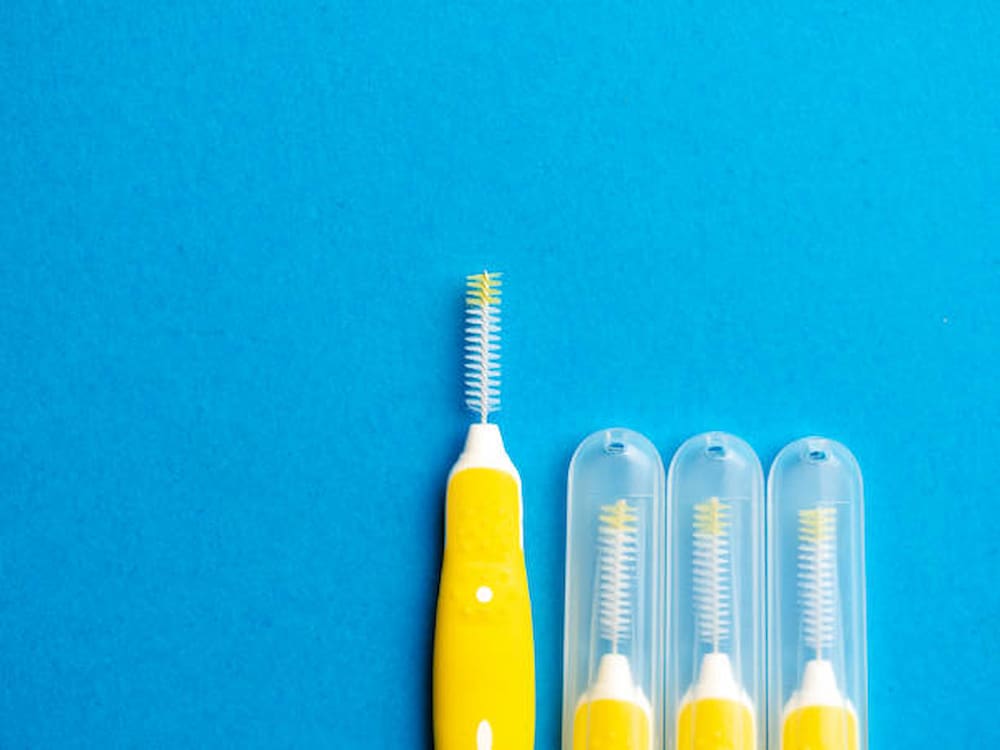 Como usar cepillo interdental