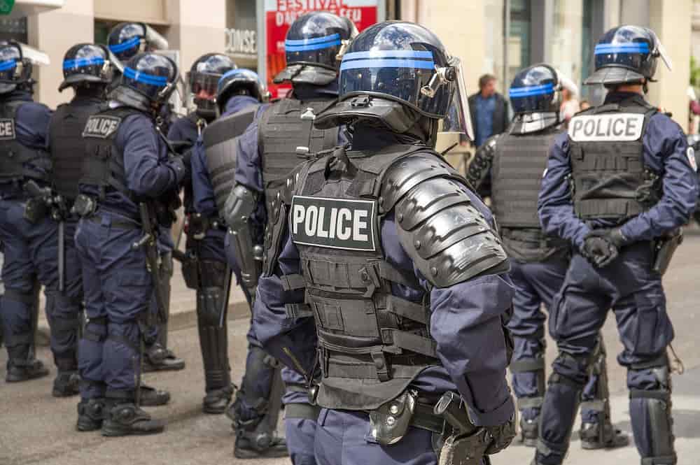 Cuanto cobra un policia local
