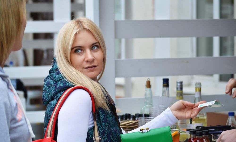 Soñar comprando comida: descubre qué significa