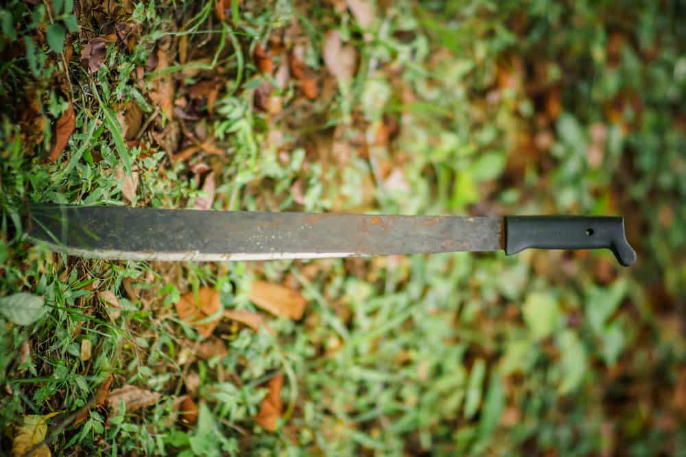 Soñar que machetean a alguien