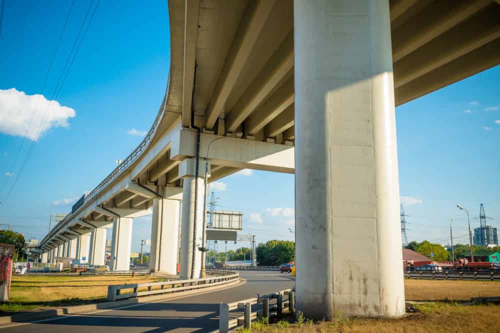 Características del Apoyo de Puente en Talud