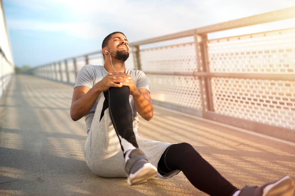 Se puede arrodillarse con protesis de rodilla