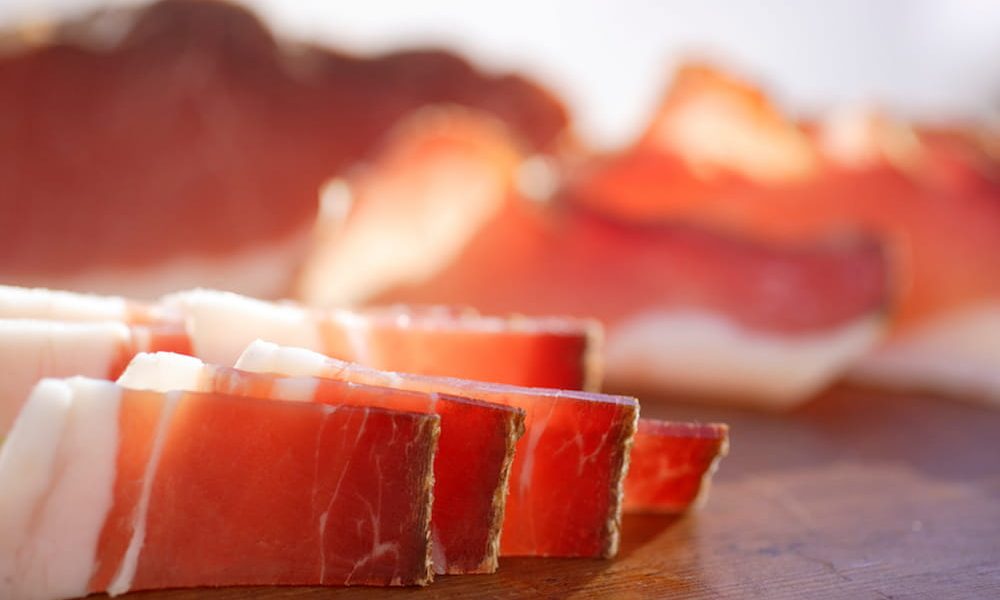 Speck que es: descúbrelo este jamón ahumado típico de Italia