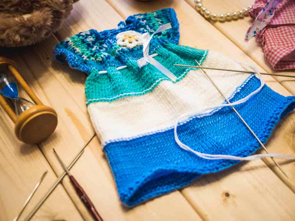 Como hacer ropa a punto para muñecos Nenuco